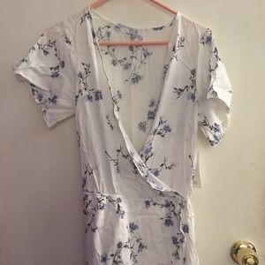 Tobi romper.Blue floral printextra small.Brand new